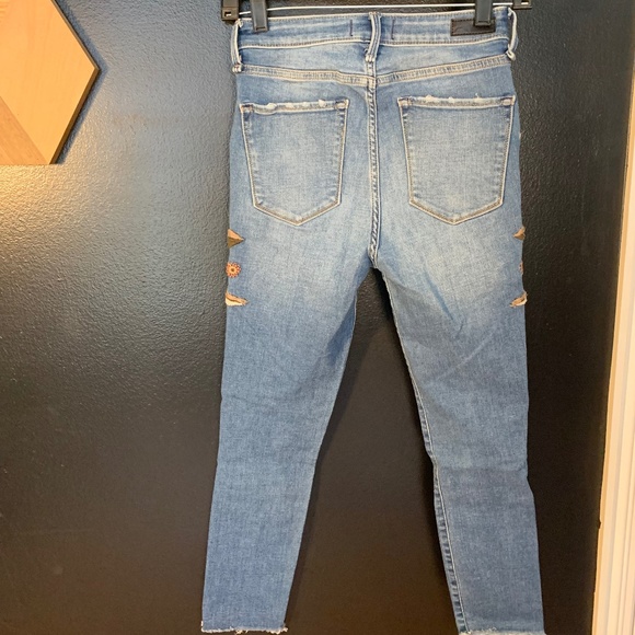 DONATED: Abercrombie High Rise Embroidered Skinny Jean, 0S/25W - Picture 5 of 5